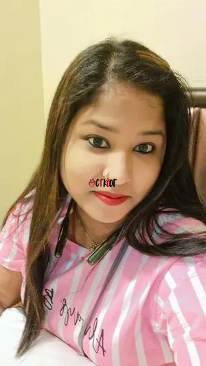 Barddhaman LOW PRICE CALL Girls are 73610 37495 to Maximum Range Available.c al hot Indian girl showing her to Lip lock