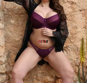 Service agri genuine type girls in call me home service and Hotel service available
